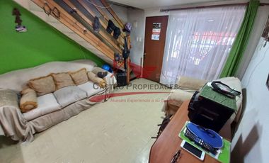 Casa Ampliada de Dos Pisos, 3 Dormitorios, 2 Baños , Villa Lo Boza, Comuna de Renca.