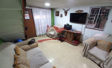 Casa Ampliada de Dos Pisos, 3 Dormitorios, 2 Baños , Villa Lo Boza, Comuna de Renca.