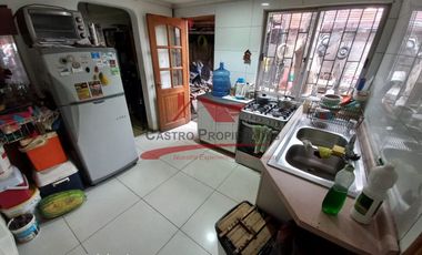 Casa Ampliada de Dos Pisos, 3 Dormitorios, 2 Baños , Villa Lo Boza, Comuna de Renca.