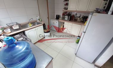 Casa Ampliada de Dos Pisos, 3 Dormitorios, 2 Baños , Villa Lo Boza, Comuna de Renca.