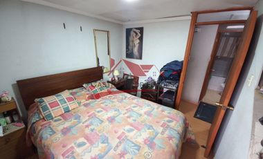 Casa Ampliada de Dos Pisos, 3 Dormitorios, 2 Baños , Villa Lo Boza, Comuna de Renca.