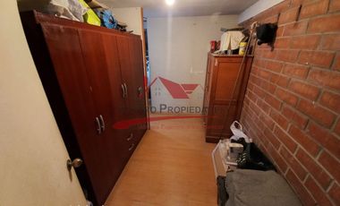 Casa Ampliada de Dos Pisos, 3 Dormitorios, 2 Baños , Villa Lo Boza, Comuna de Renca.