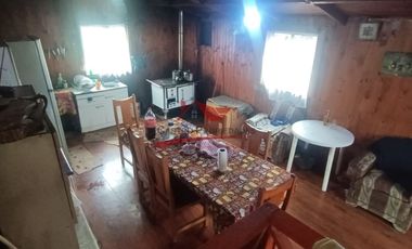 Casa de Dos Pisos con 5 Dormitorios, 1 Baño, Nehuentue, Comuna de Carahue, Novena Region.