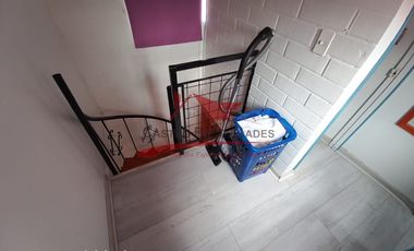 Hermosa Casa de Dos Pisos Ampliada con 2 Dormitorios, 1 Baño, Villa Los Jardines, Comuna de Quilicura.