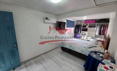 Hermosa Casa de Dos Pisos Ampliada con 2 Dormitorios, 1 Baño, Villa Los Jardines, Comuna de Quilicura.