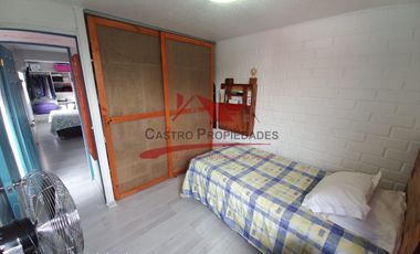 Hermosa Casa de Dos Pisos Ampliada con 2 Dormitorios, 1 Baño, Villa Los Jardines, Comuna de Quilicura.