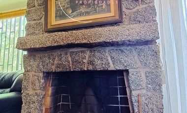 SINCRONICA PROPIEDADES VENDE HERMOSA CASA CON ESPECTACULAR JARDIN EN EL CANELO, ALGARROBO