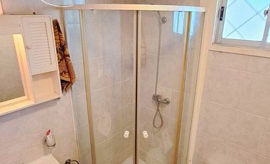 SINCRONICA PROPIEDADES VENDE HERMOSA CASA CON ESPECTACULAR JARDIN EN EL CANELO, ALGARROBO