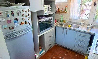 SINCRONICA PROPIEDADES VENDE HERMOSA CASA CON ESPECTACULAR JARDIN EN EL CANELO, ALGARROBO