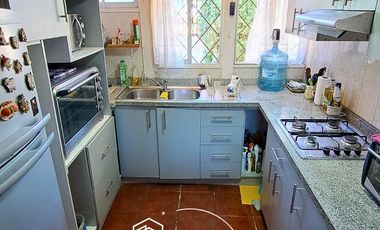 SINCRONICA PROPIEDADES VENDE HERMOSA CASA CON ESPECTACULAR JARDIN EN EL CANELO, ALGARROBO