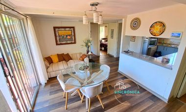 SINCRONICA PROPIEDADES VENDE HERMOSA CASA CON ESPECTACULAR JARDIN EN EL CANELO, ALGARROBO