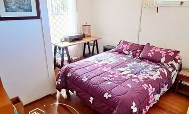 SINCRONICA PROPIEDADES VENDE HERMOSA CASA CON ESPECTACULAR JARDIN EN EL CANELO, ALGARROBO