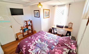 SINCRONICA PROPIEDADES VENDE HERMOSA CASA CON ESPECTACULAR JARDIN EN EL CANELO, ALGARROBO