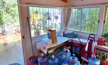 SINCRONICA PROPIEDADES VENDE HERMOSA CASA CON ESPECTACULAR JARDIN EN EL CANELO, ALGARROBO