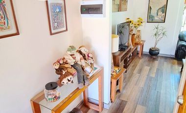 SINCRONICA PROPIEDADES VENDE HERMOSA CASA CON ESPECTACULAR JARDIN EN EL CANELO, ALGARROBO