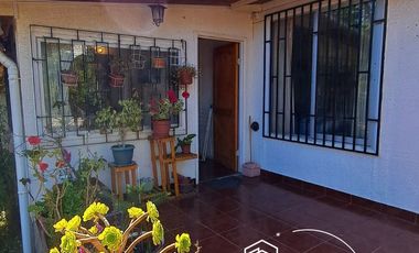 SINCRONICA PROPIEDADES VENDE HERMOSA CASA CON ESPECTACULAR JARDIN EN EL CANELO, ALGARROBO