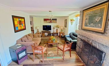 SINCRONICA PROPIEDADES VENDE HERMOSA CASA CON ESPECTACULAR JARDIN EN EL CANELO, ALGARROBO