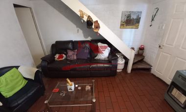 Casa Dos Pisos Solida con 2 Dormitorios, 1 Baño, Villa San Ignacio de Loyola, Comuna de Quilicura.