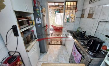 Casa Dos Pisos Solida con 2 Dormitorios, 1 Baño, Villa San Ignacio de Loyola, Comuna de Quilicura.