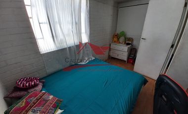Casa Dos Pisos Solida con 2 Dormitorios, 1 Baño, Villa San Ignacio de Loyola, Comuna de Quilicura.