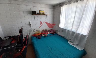 Casa Dos Pisos Solida con 2 Dormitorios, 1 Baño, Villa San Ignacio de Loyola, Comuna de Quilicura.