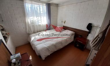 Casa Dos Pisos Solida con 2 Dormitorios, 1 Baño, Villa San Ignacio de Loyola, Comuna de Quilicura.