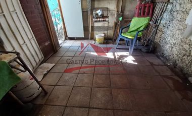 Casa Dos Pisos Solida con 2 Dormitorios, 1 Baño, Villa San Ignacio de Loyola, Comuna de Quilicura.