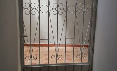 SE ARRIENDA CASA DE 4 HABITACIONES