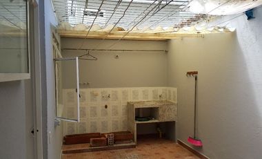 SE ARRIENDA CASA DE 4 HABITACIONES