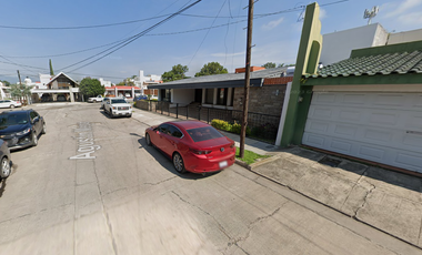 CASA EN VENTA CON AMPLIO PATIO EN 8 MANSIONES DEL REAL  CIUDAD GUZMAN JAL.