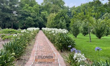 Rancho Señorial Privilegiado, con 3 Pozos y Bella Ecología. Casa estilo Mediterránea amueblada, con alberca, 10 caballerizas: Frontón y Pádel tenis.