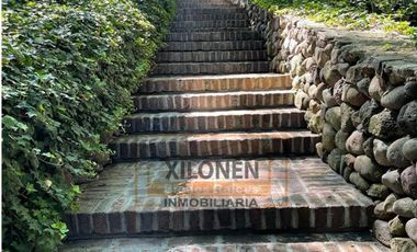 Rancho Señorial Privilegiado, con 3 Pozos y Bella Ecología. Casa estilo Mediterránea amueblada, con alberca, 10 caballerizas: Frontón y Pádel tenis.