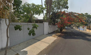 CASA EN CUERNAVACA AMPLIA, ACABADOS DE LUJO,CUENTA CON TODOS LOS SERVICIOS.