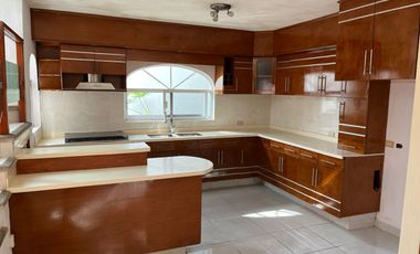 CASA EN RENTA EN EL ACANTILADO