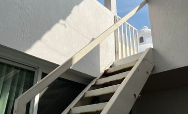 CASA EN RENTA EN EL ACANTILADO