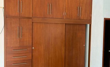 CASA EN RENTA EN EL ACANTILADO