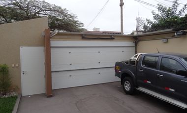 VENTA CASA EN SURCO  En Urb. Los Rosales De Surco - Elegante , Confortable Y Con Gran Estilo