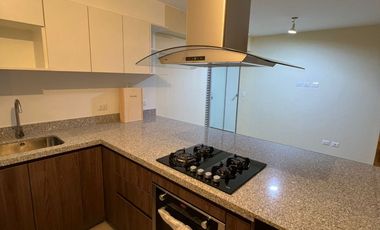 VENTA CASA EN SURCO  En Urb. Los Rosales De Surco - Elegante , Confortable Y Con Gran Estilo