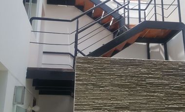 VENTA CASA EN SURCO  En Urb. Los Rosales De Surco - Elegante , Confortable Y Con Gran Estilo