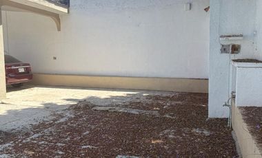 CASA EN RENTA EN CHAPALA