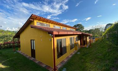 🏡 ¡Vive la tranquilidad que mereces en esta hermosa Casa Campestre! 🌳✨