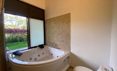 🏡 ¡Vive la tranquilidad que mereces en esta hermosa Casa Campestre! 🌳✨