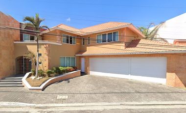 CASA EN VENTA CON ALBERCA EN COSTA DE ORO. VERACRUZ, VERACRUZ