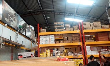 Venta o Alquiler de Local Comercial 400 m² con Bodega 400 m² en Via a Daule