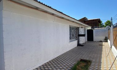 Casa 3 dormitorios 1 baño patio y entrada para auto