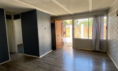 Casa 3 dormitorios 1 baño patio y entrada para auto