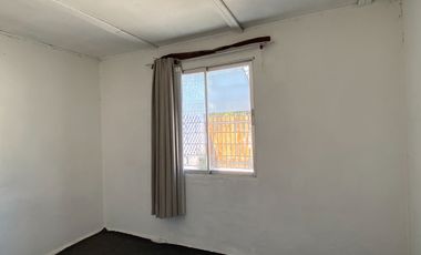 Casa 3 dormitorios 1 baño patio y entrada para auto