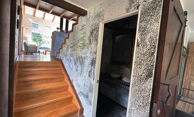 Espectacular casa con orilla de lago, a solo 4,9 km de Puerto Varas