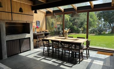 Espectacular casa con orilla de lago, a solo 4,9 km de Puerto Varas