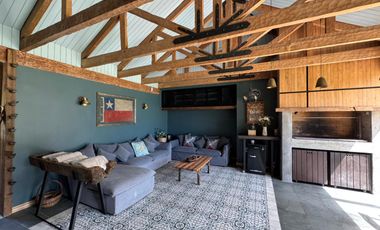 Espectacular casa con orilla de lago, a solo 4,9 km de Puerto Varas